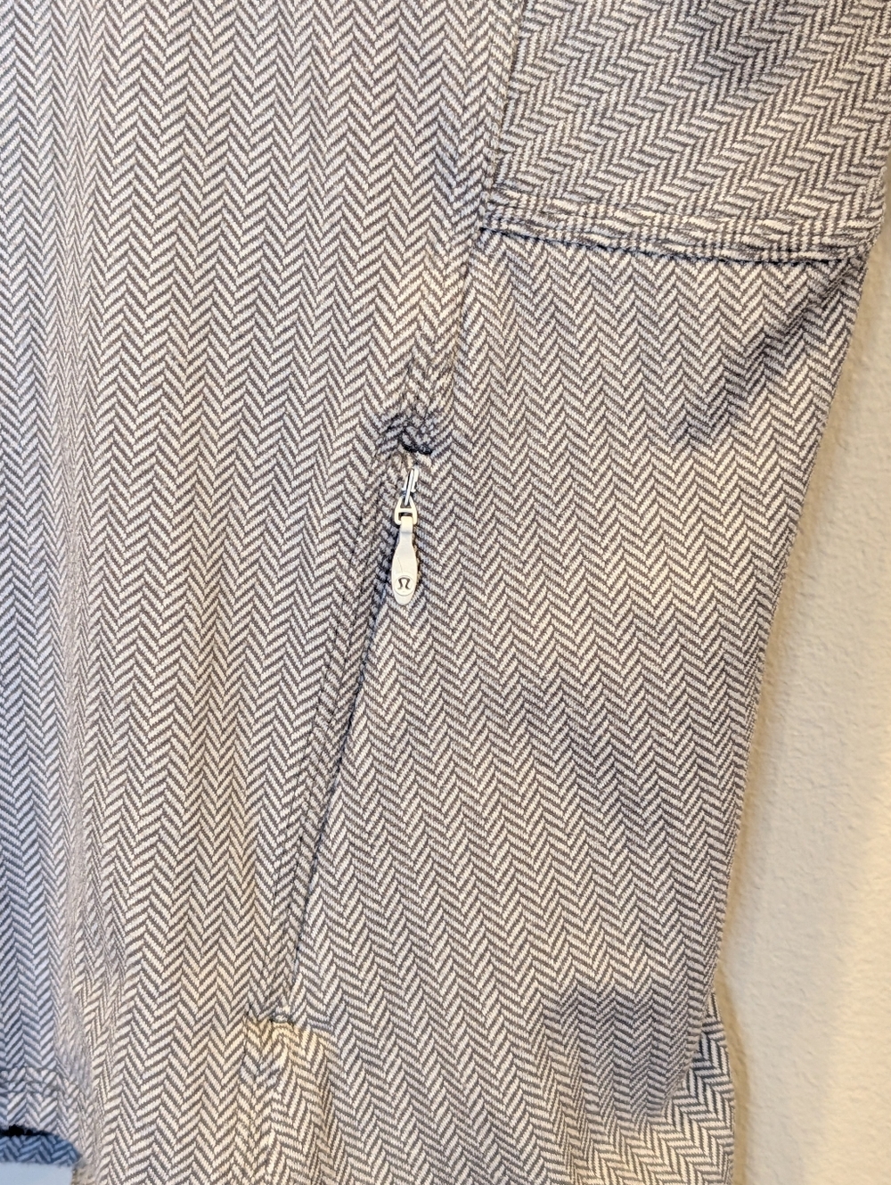 Lululemon Kanto Catch Me Light Gray Half-Zip Active Pullover Herringbone Size 2 - Picture 2 of 7
